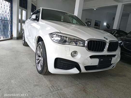 BMW X6 pearl white image 1
