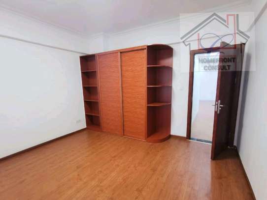 Modern-spacious 2bedroomed apartment, master en-suite image 6