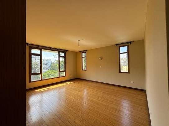 3 Bed Apartment with En Suite in Riverside image 6