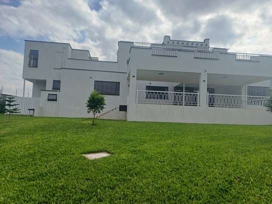 7 Bed Villa with En Suite in Runda image 2