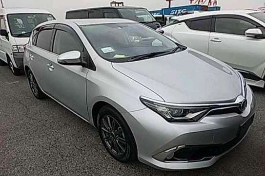 SILVER 2017 TOYOTA AURIS (MKOPO ACCEPTED) image 2