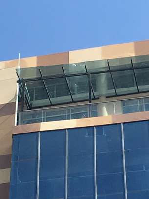 Glass and exterior cleaning image 1