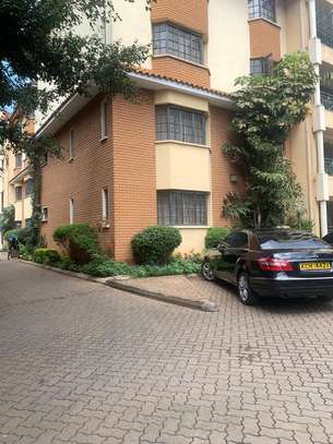 3 bedroom apartment all ensuite in kilimani image 4