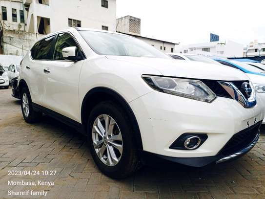 Nissan X-trail white 5 seater 2016 image 8