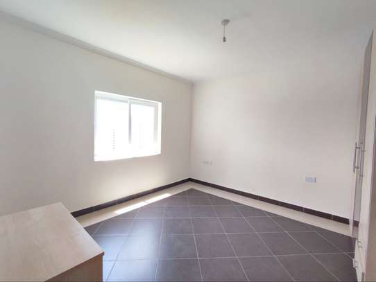 2 Bed Apartment with En Suite in Lavington image 11