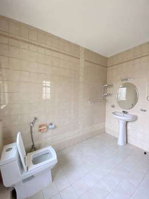 5 Bed Apartment with En Suite in Riverside image 3