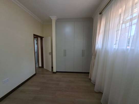 Furnished 2 Bed Apartment with En Suite at Close To Un image 7