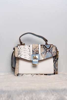 hand bag image 4