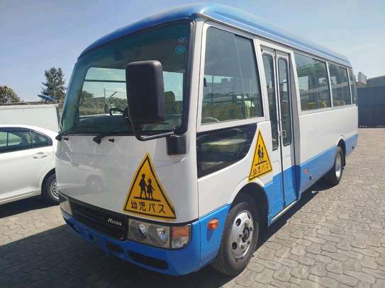 Mitsubishi Rosa bus image 2