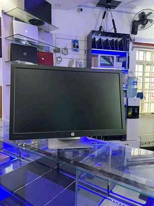 Hp 24 Monitor with hdmi & vga 1080p image 2