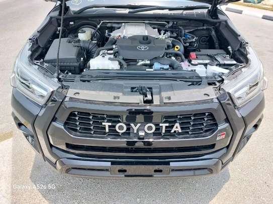 Toyota Hilux double cabin black 2019 diesel image 8