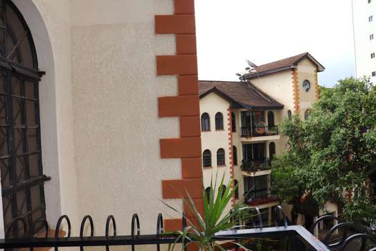 3 Bed Apartment with En Suite in Kilimani image 1