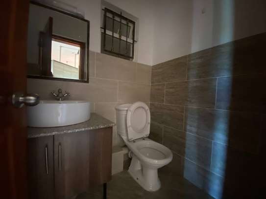 2 Bed Apartment with En Suite in Kilimani image 15