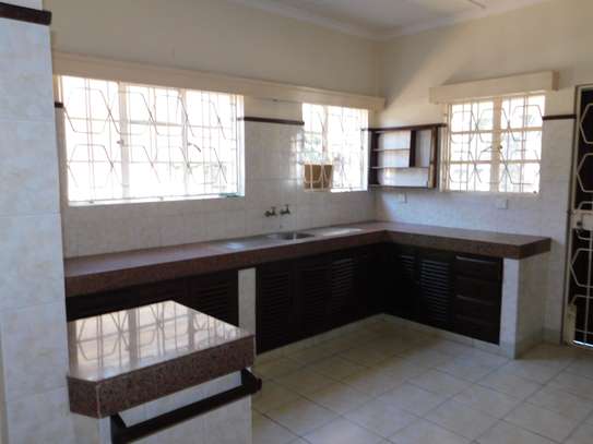 4 Bed House with En Suite in Nyali Area image 6