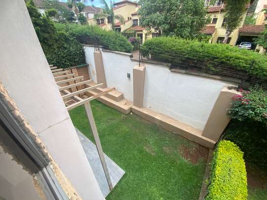 4 Bed Townhouse with En Suite in Kileleshwa image 12