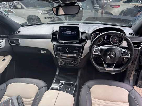 Mercedes-Benz GLE350d image 7