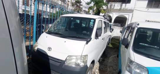 TOYOTA TOWNACE WITH ROOF CARRIER image 3