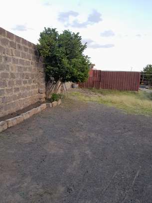 House on 1/4 acre in landless thika image 1
