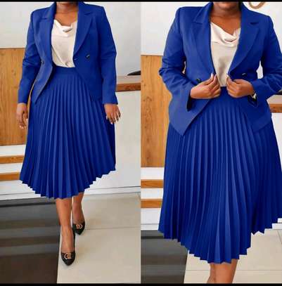 Ladies skirt top and blazer image 3