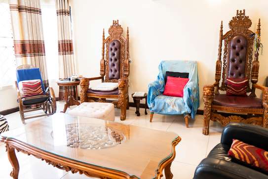 3 Bed Apartment with En Suite at 3Rd Parklands Avenue image 4