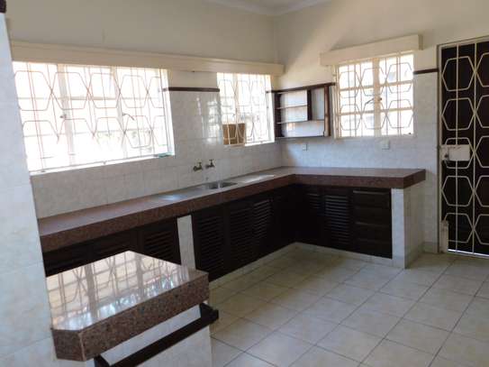 4 Bed House with En Suite in Nyali Area image 17