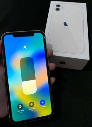 Apple Iphone 11 256gb White In Colour image 4