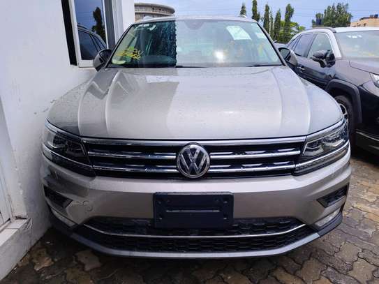 Volkswagen Tiguan Sunroof grey 2018 image 1