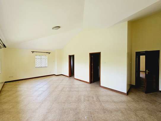 5 Bed House with En Suite at Panafric Avenue image 1