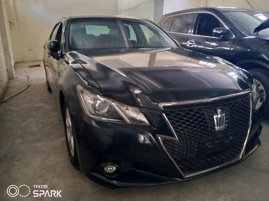 Toyota crown 2016 model with Double sunroof image 3