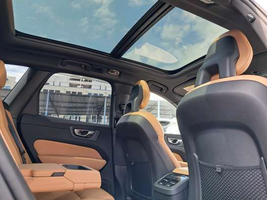 Volvo xc60, 2018 model image 5