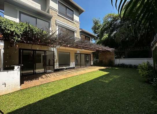 4 Bed House with En Suite in Spring Valley image 32