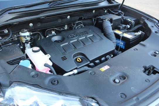 Toyota Harrier Leather Sunroof 2019 44,000 Kms image 10