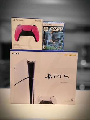 1Tb Ps5 Slim FC24 and Extra Controller Bundle image 1