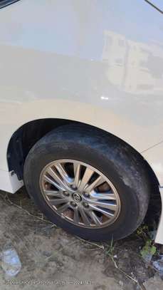 Toyota Noah Esquire White colour 2018 image 8