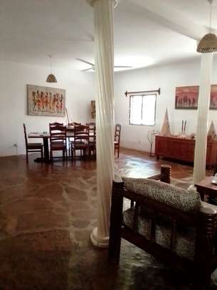 6 Bedroom Villa  For Sale In Casuarina Road, Malindi image 4