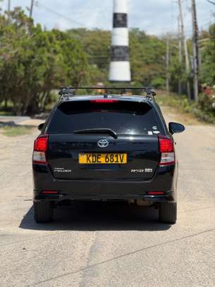 Toyota fielder Black image 5