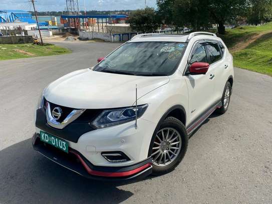 NISSAN XTRAIL WITH SUNROOF image 3