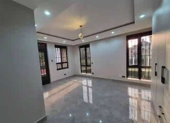 5 Bed Townhouse with En Suite in Runda image 3