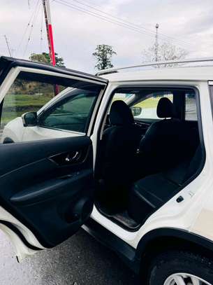 Nissan Xtrail Newshape pearl white image 7