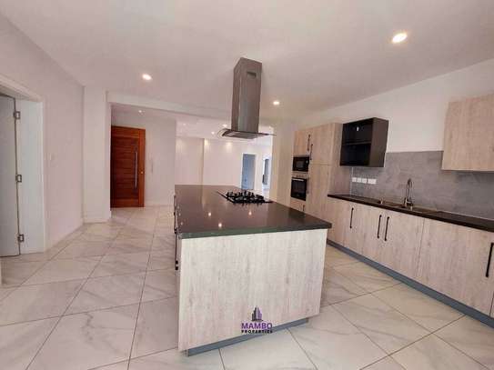 3 Bed Apartment with En Suite at Rhapta Rd image 17