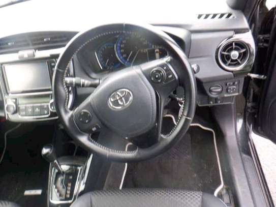 Toyota vitz grey image 3
