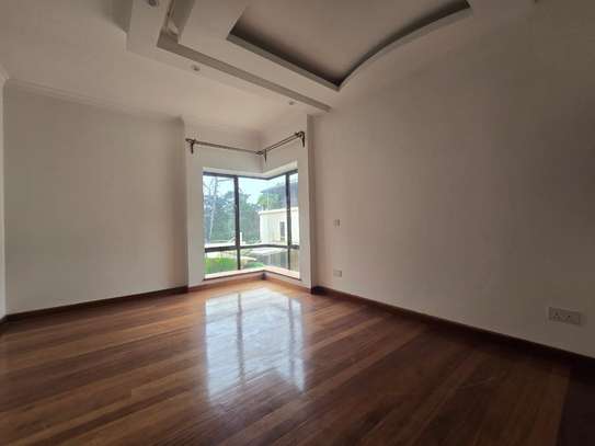 5 Bed House with En Suite in Lavington image 10