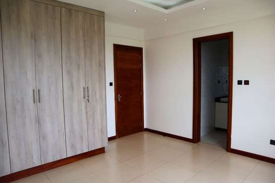 5 Bed Apartment with En Suite in General Mathenge image 8