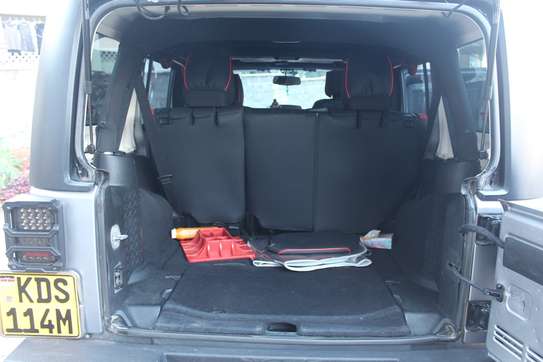 Jeep Wrangler Unlimited Sahara 2017 image 6