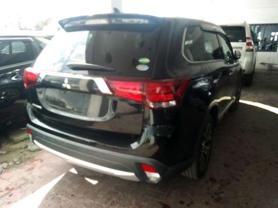 Mitsubishi outlander image 1
