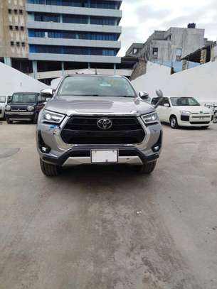 Toyota Hilux Double cabin Silver 2018 image 1