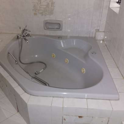 5 Bed Townhouse with En Suite at Riverside image 14