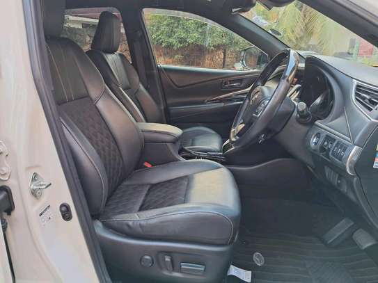 Toyota harrier premium package image 10