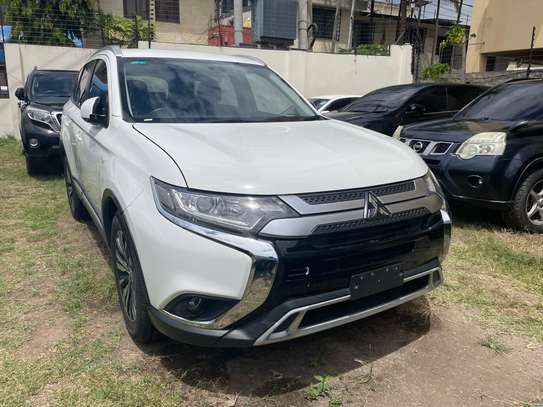 Mitsubishi outlander white 2018 image 3