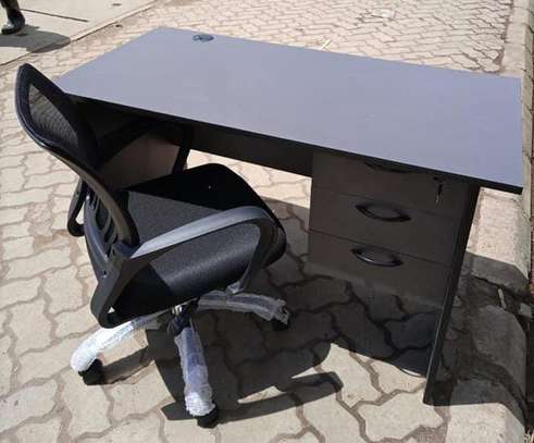 Top quality trendy office desk and chair image 3